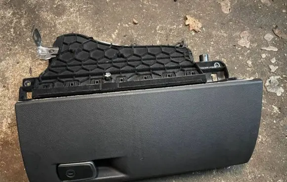 BMW 4 F36 Gran coupe Glove box