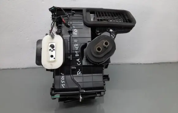 Renault Captur II Interior heater climate box assembly 272701363R