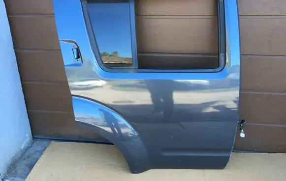Nissan Pathfinder R51 Rear door