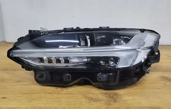 Volvo S90, V90 Headlight/headlamp 32404739