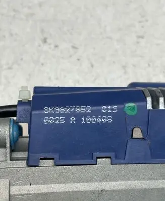 Audi A4 S4 B8 8K Soft lock spindle drive 8K9827851 8K0827852