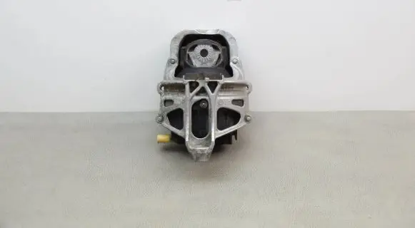 Audi Q7 4M Engine mount bracket 782215147919 782215147917
