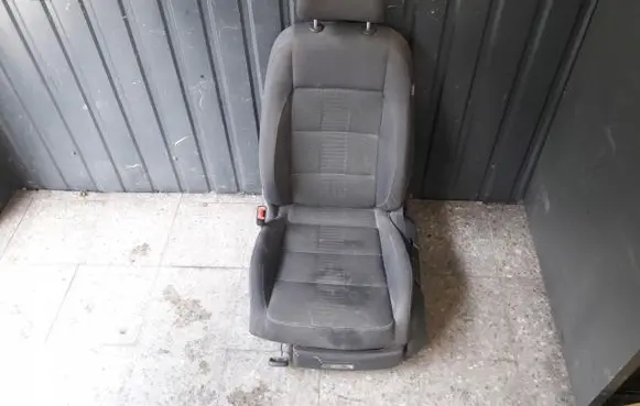 Volkswagen Touran III Front driver seat 1753869600