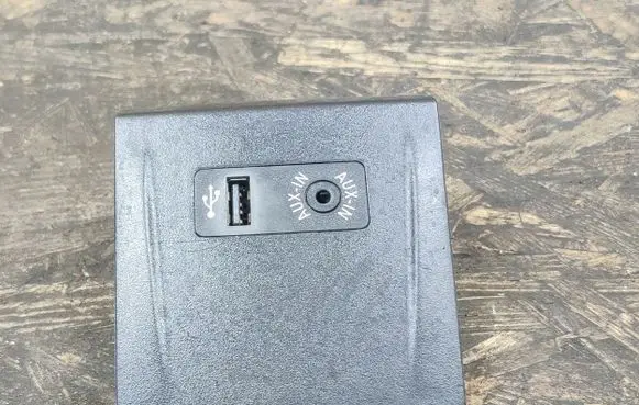 BMW 2 F46 USB socket connector 9284253 1303038