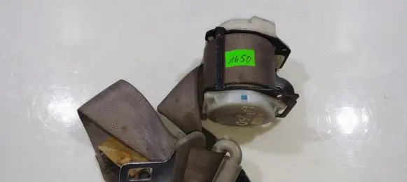 Mazda 626 Rear seatbelt G18K