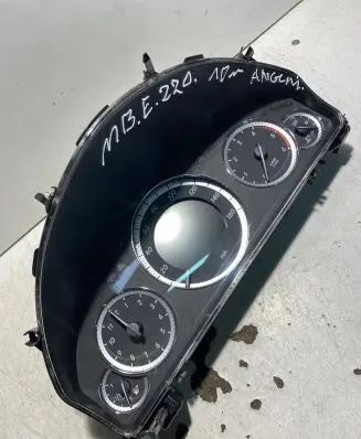 Mercedes-Benz E W212 Speedometer (instrument cluster) A2129002709 A2129013900 A2049022802