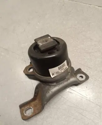 Volvo V60 Engine mount bracket 31330135 F7008000