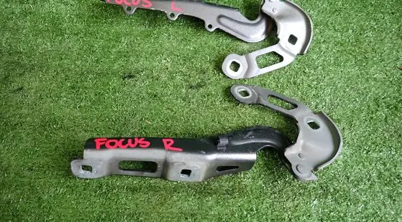 Ford Focus Engine bonnet/hood hinges 