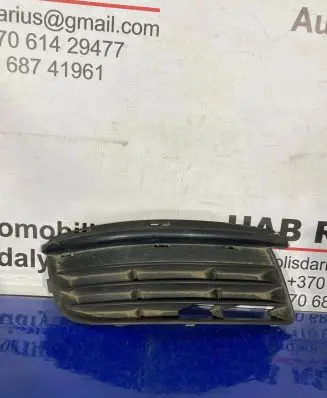Volkswagen Jetta V Front bumper lower grill 1K0853666J