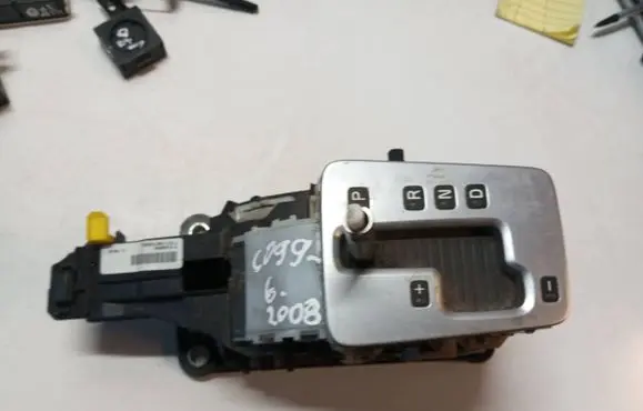 Volvo V70 Gear shifter/selector 31259560