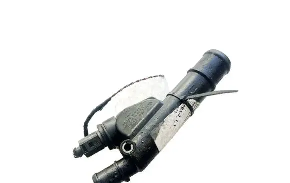 Volkswagen PASSAT B6 Engine coolant pipe/hose 03G121132