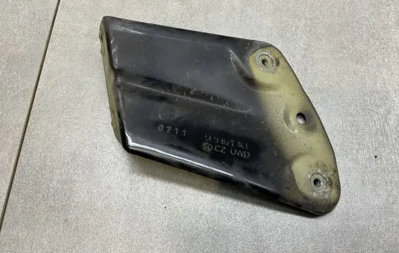 Skoda Yeti (5L) Fender mounting bracket 5L0821141