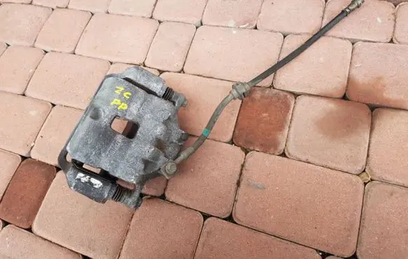 Opel Zafira C Front brake caliper 22958764