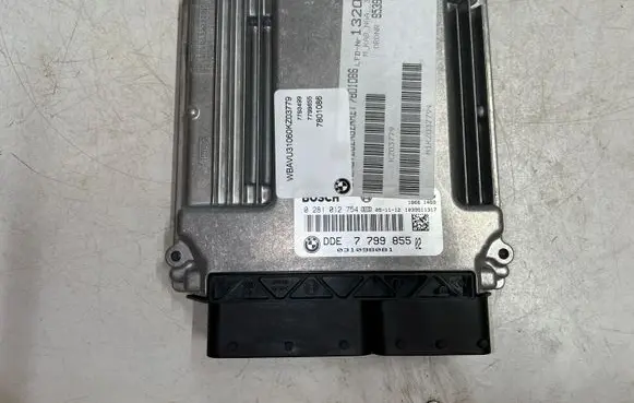 BMW 3 E90 E91 Engine control unit/module 0281012754