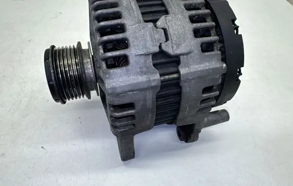 Volkswagen PASSAT B7 Generator/alternator 03L903023D