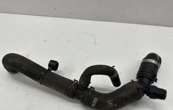 Land Rover Discovery 5 Engine coolant pipe/hose HPLA8286DA