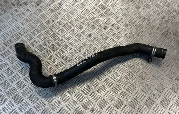 Coolant pipe/hose
