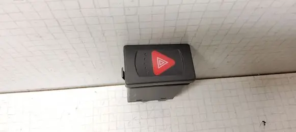 Volkswagen PASSAT B5.5 Hazard light switch 3B0953285E