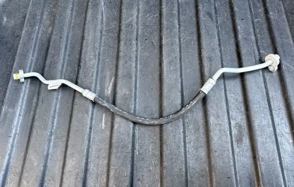 Volvo V60 Air conditioning (A/C) pipe/hose 32226282