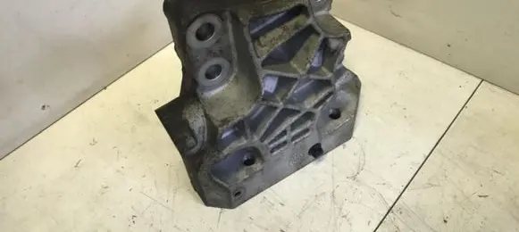 Land Rover Range Rover Evoque L538 Engine mounting bracket GJ326030AA