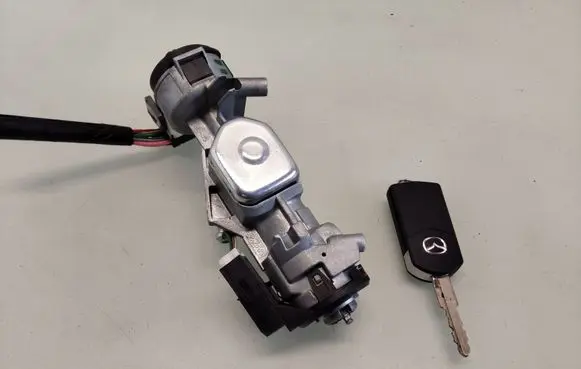 Mazda 3 I Ignition lock 3M513F880A