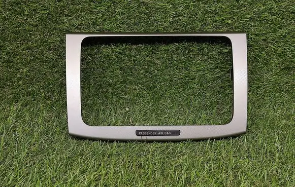 Volkswagen PASSAT B6 Radio/GPS head unit trim 3C0858069M