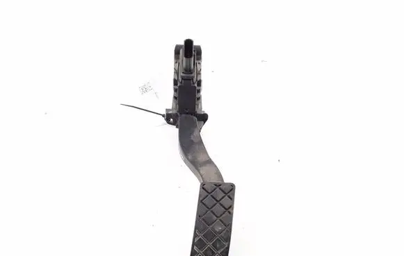 Accelerator throttle pedal