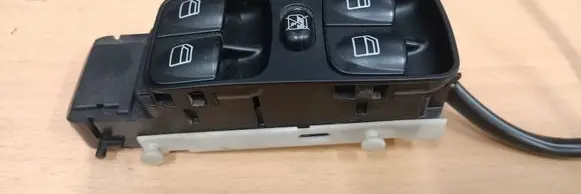 Mercedes-Benz C W203 Electric window control switch A2038210479 998709
