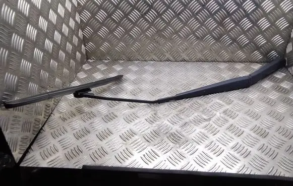 Nissan Leaf I (ZE0) Front wiper blade arm