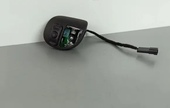 Steering wheel buttons/switches