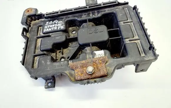 Hyundai Santa Fe Battery box tray 371502W100