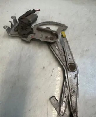 Opel Meriva A Front door window regulator with motor 13230561