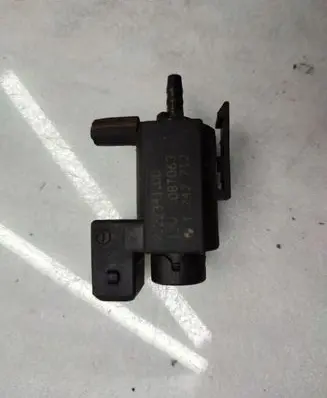 BMW 5 E60 E61 Vacuum valve 1742712 7223410
