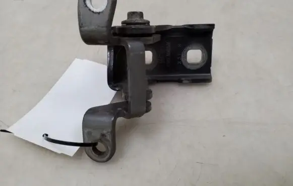 Opel Insignia A Front door upper hinge
