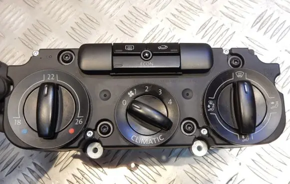 Volkswagen PASSAT B6 Climate control unit 3C2820045 2735