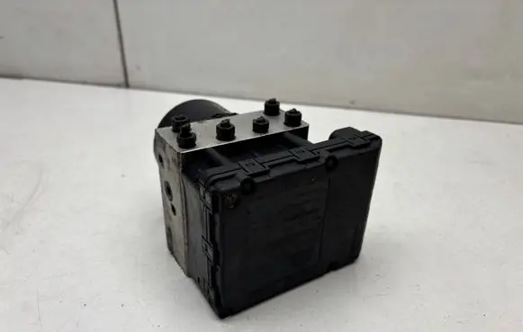 Volkswagen Golf IV ABS Pump 1J0907379P 1J0614117D