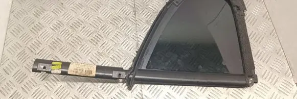 Rear vent window glass