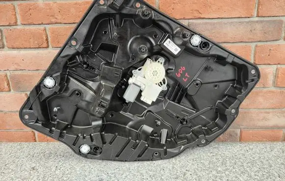 Rear window lifting mechanism without motor
