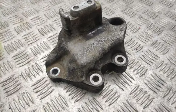 Peugeot 308 Engine mounting bracket 9677768480