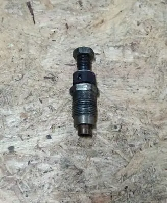 Fuel injector