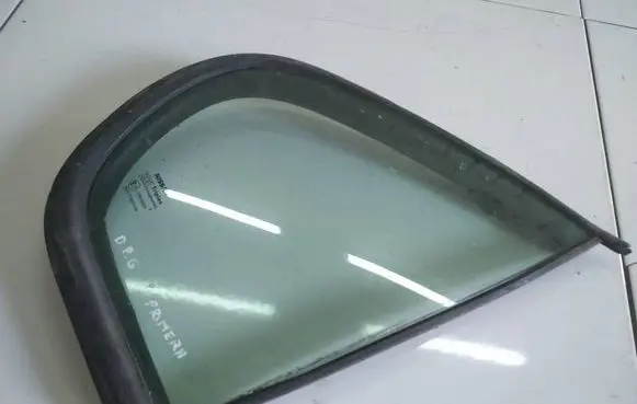 Nissan Primera Rear vent window glass AS2