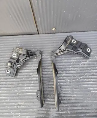 Audi Q3 F3 Engine bonnet/hood hinges 83A8233022 83A8233012