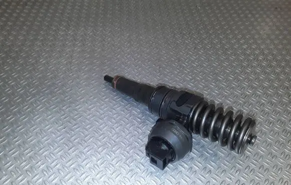 Skoda Octavia Mk1 (1U) Fuel injector 038130073AL 0414720039