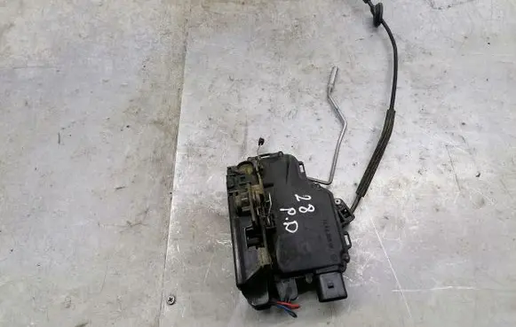 Skoda Superb B5 (3U) Front door lock