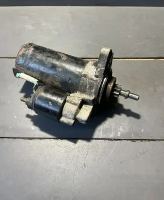 Volkswagen Transporter - Caravelle T4 Starter motor 068911024K