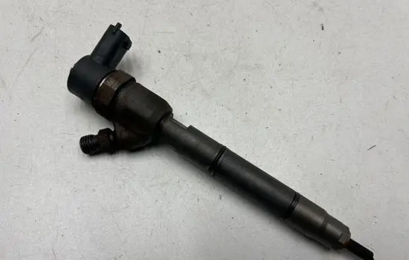 KIA Sportage Fuel injector 338002a800