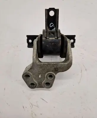 Mitsubishi Outlander Engine mount bracket 