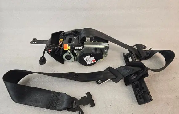 Volvo S90, V90 Front seatbelt 39835291