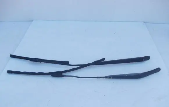 Renault Clio III Windshield/front glass wiper blade 8200268916 8200268917