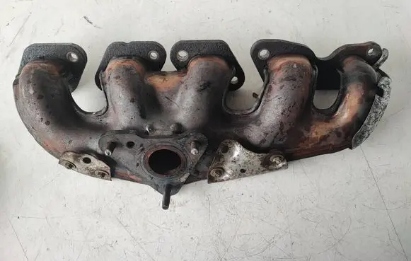 Opel Vivaro Exhaust manifold